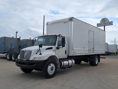 International MV Box Truck - Automatic
