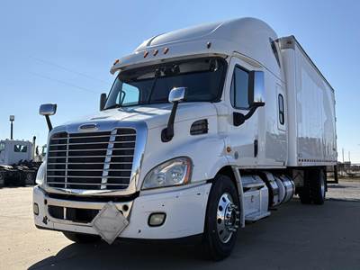 Freightliner Cascadia 113 Tandem Axle Expeditor / Hot Shot Truck - Detroit, Automatic