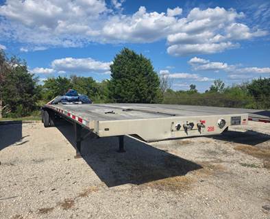 Transcraft 48x102 Aluminum Flatbed Trailer - Air Ride, Spread Axle