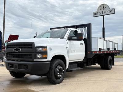 Chevrolet Silverado 5500HD 14 ft Flatbed Truck - 350HP, 6 Speed Automatic