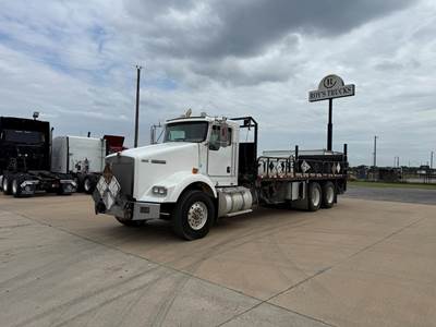Kenworth T800 Tandem Axle 24 ft Flatbed Truck - 13 Speed Manual, Liftgate