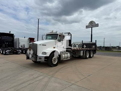 Kenworth T800 Tandem Axle 24 ft Flatbed Truck - 13 Speed Manual, Liftgate