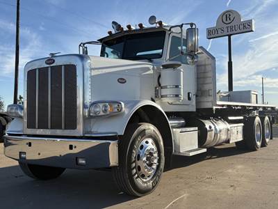 Peterbilt 389 Tandem Axle Flatbed Truck - 13 Speed Manual