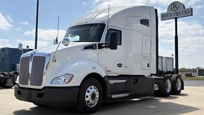Kenworth T680 Sleeper Semi Truck - Raised Roof Sleeper, Paccar, Automatic