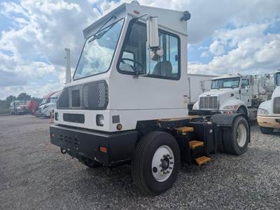 Capacity SABRE5 Yard Spotter Truck - Cummins, 6 Speed Automatic