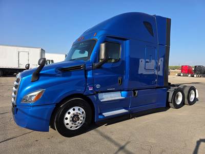 2022 Freightliner Cascadia 126 Sleeper Semi Truck