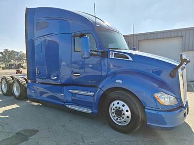 Kenworth T680 Sleeper Semi Truck - Raised Roof Sleeper, Cummins, Automatic