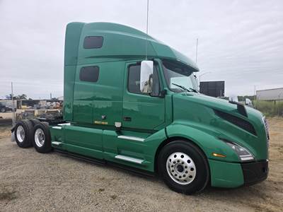 Volvo VNL42T760 Sleeper Semi Truck - Raised Roof Sleeper, D13, 12 Speed I Shift Automatic