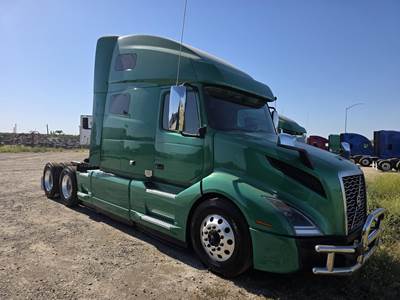 Volvo VNL42T760 Sleeper Semi Truck - Raised Roof Sleeper, D13, 12 Speed I Shift Automatic