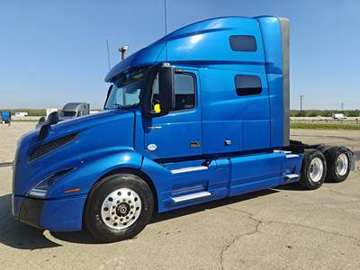 Volvo VNL64T760 Sleeper Semi Truck - Raised Roof Sleeper, D13, 12 Speed I Shift Automatic