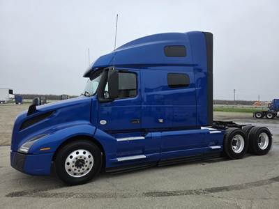 Volvo VNL64T760 Sleeper Semi Truck - Raised Roof Sleeper, D13, 12 Speed I Shift Automatic