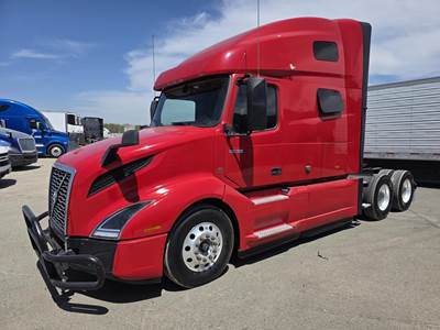 Volvo VNL64T760 Sleeper Semi Truck - Raised Roof Sleeper, D13, 12 Speed Automatic