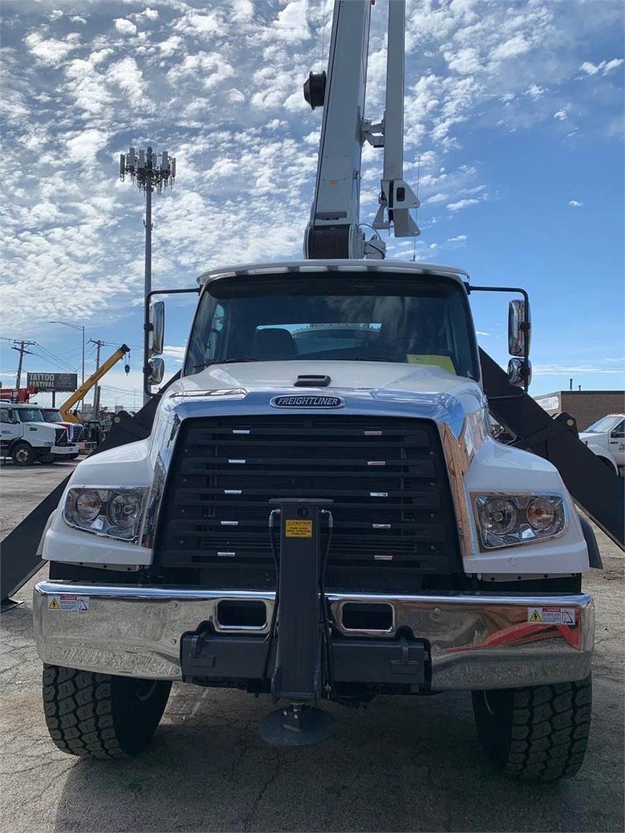 2023 Freightliner 114SD 26Ton Crane Truck 2022 Manitex 26101C Crane, 101ft Reach, Automatic