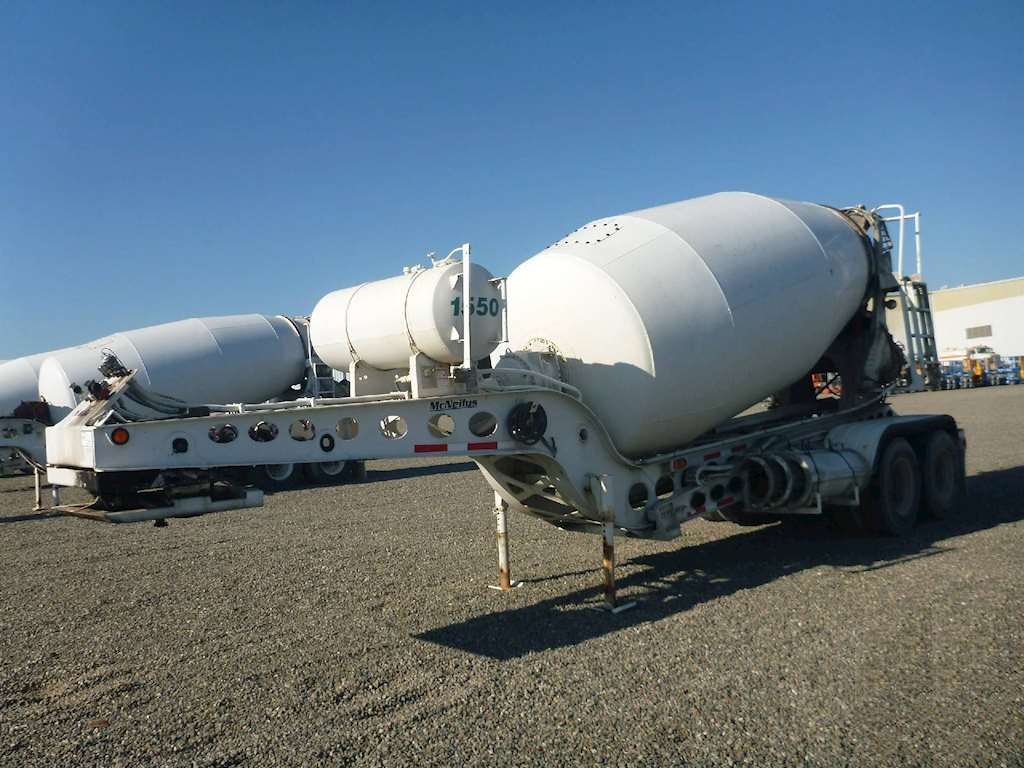2000 McNeilus 12 Yard Mixer / Ready Mix / Concrete Truck For Sale