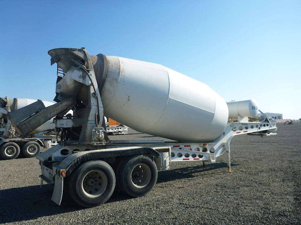 2000 McNeilus 12 Yard Mixer / Ready Mix / Concrete Truck For Sale
