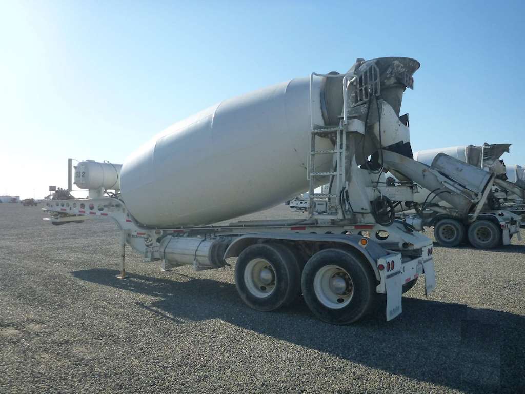 2005 McNeilus 13 Yard Slider Mixer / Ready Mix / Concrete Truck For
