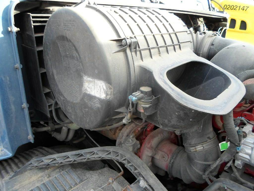 Volvo VNL Air Cleaner / Air Filter Housing for a 2006 Gmc/Volvo/White