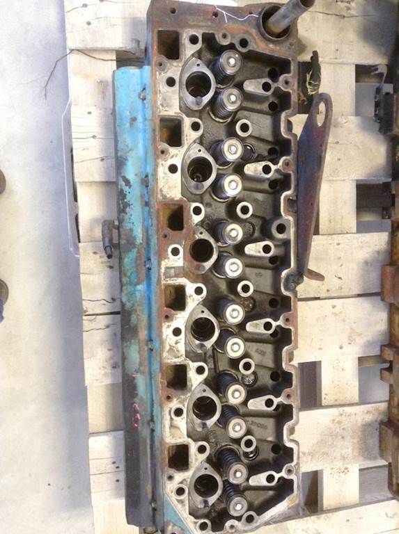International DT466E Cylinder Head for a 2004 International 4400 For Sale Hudson, CO 236585