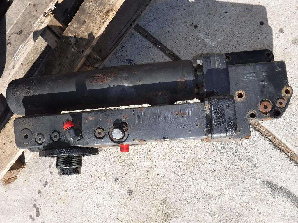 Cummins N14 CELECT / CELECT PLUS Engine Oil Cooler for a 2000 Engine