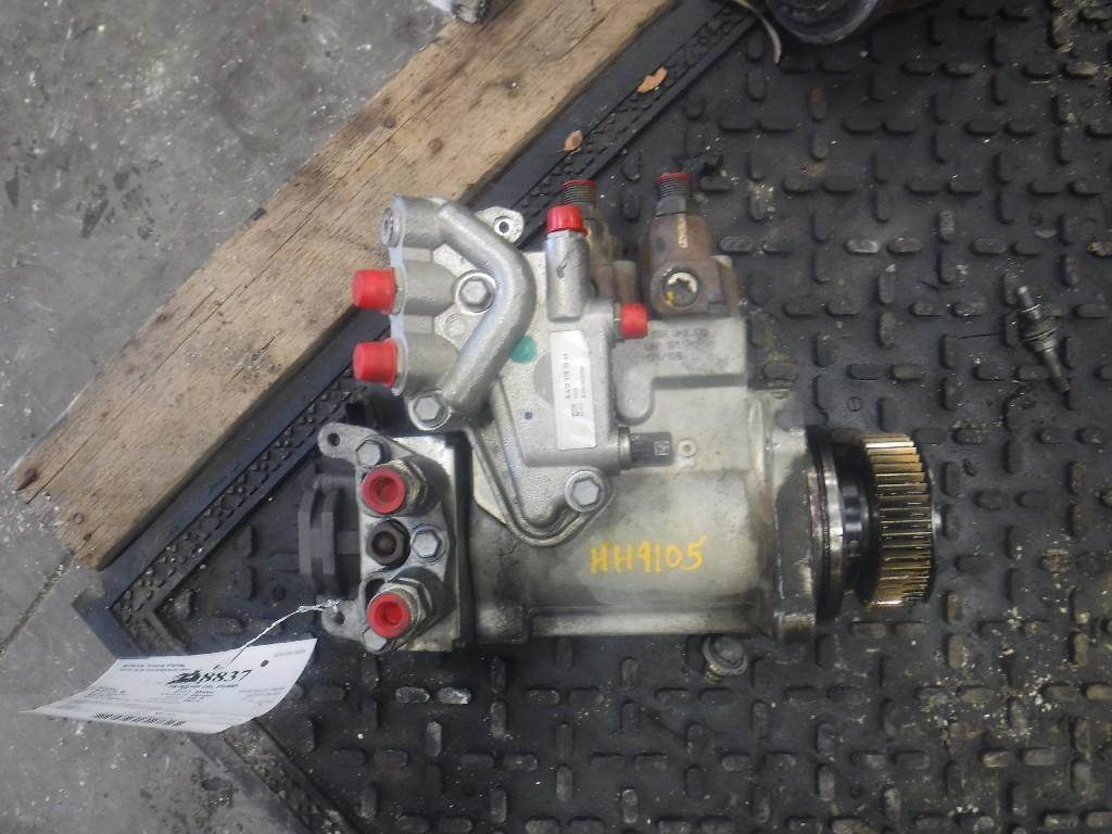2011 Detroit DD15 Engine Oil Pump for a Freightliner CASCADIA For Sale
