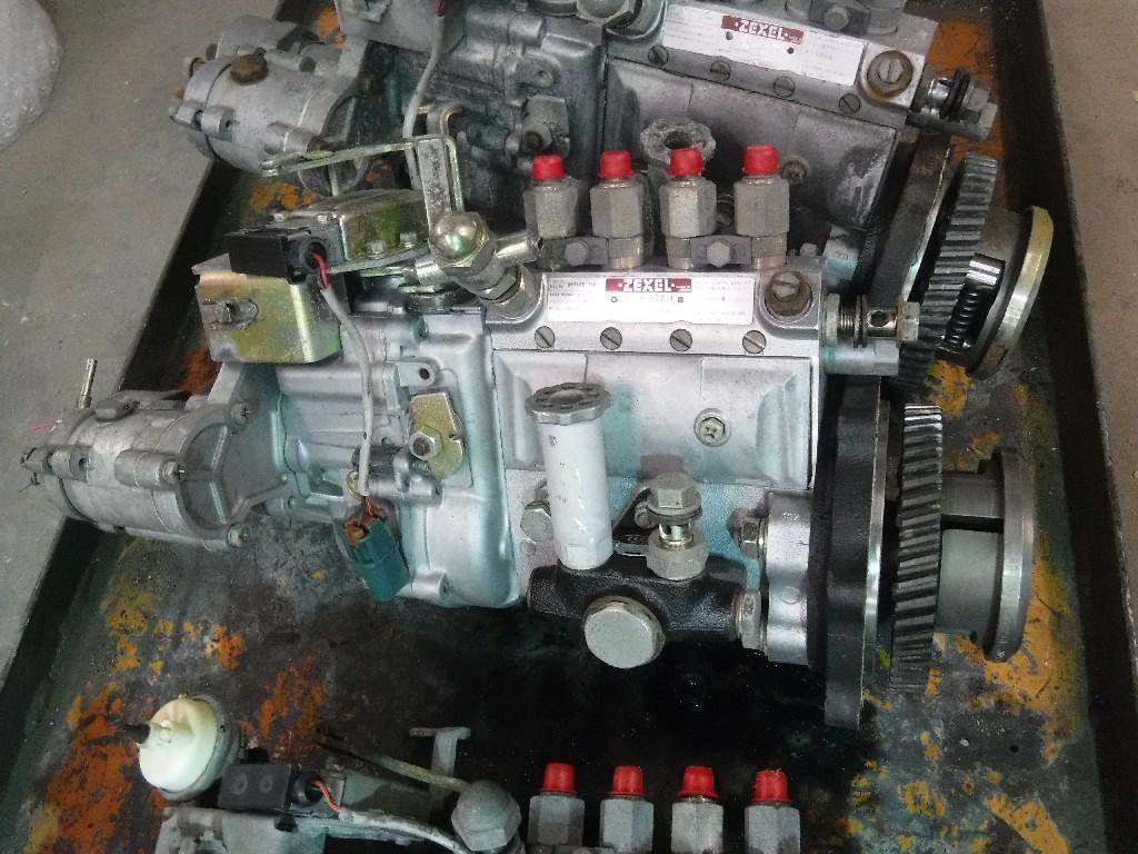 Isuzu 4BD1 / 4BD2 Fuel Injection Pump for a 1995 Isuzu NPR For Sale