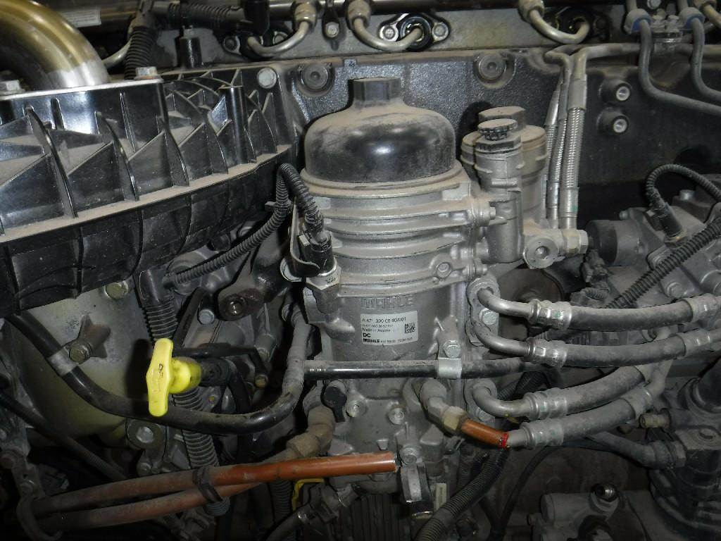 2014 Detroit DD15 Fuel Injector for a Freightliner CASCADIA For Sale