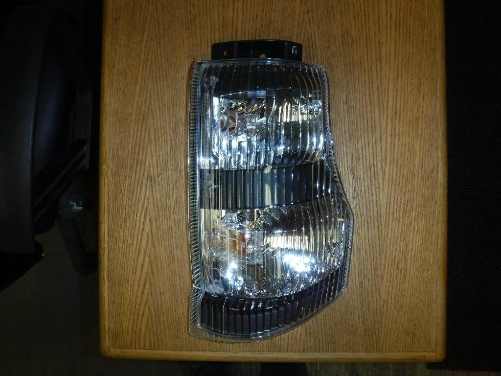 Isuzu NQR Right Parking Lamp / Turn Signal for a 2007 Isuzu NPR 0607 For Sale Hudson, CO