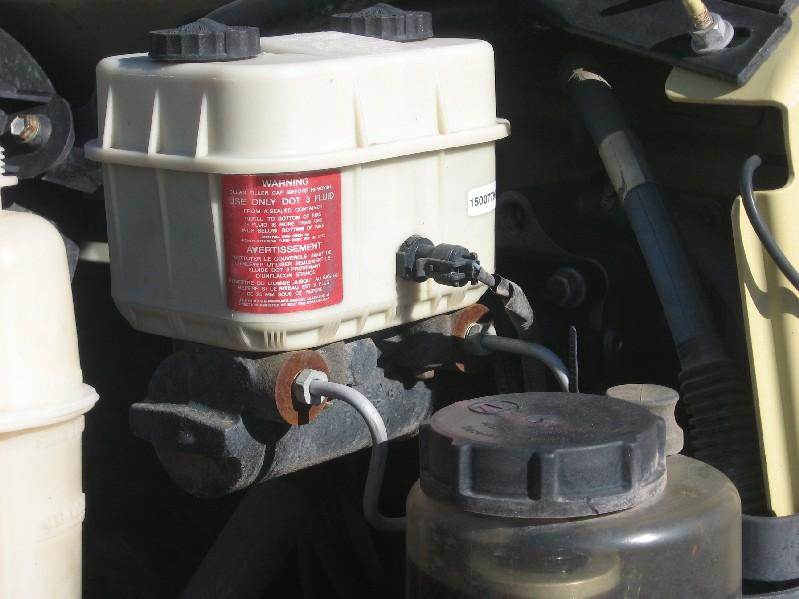 GMC C4500C8500 Power Brake Booster for a 2003 GMC Medium C5500 For