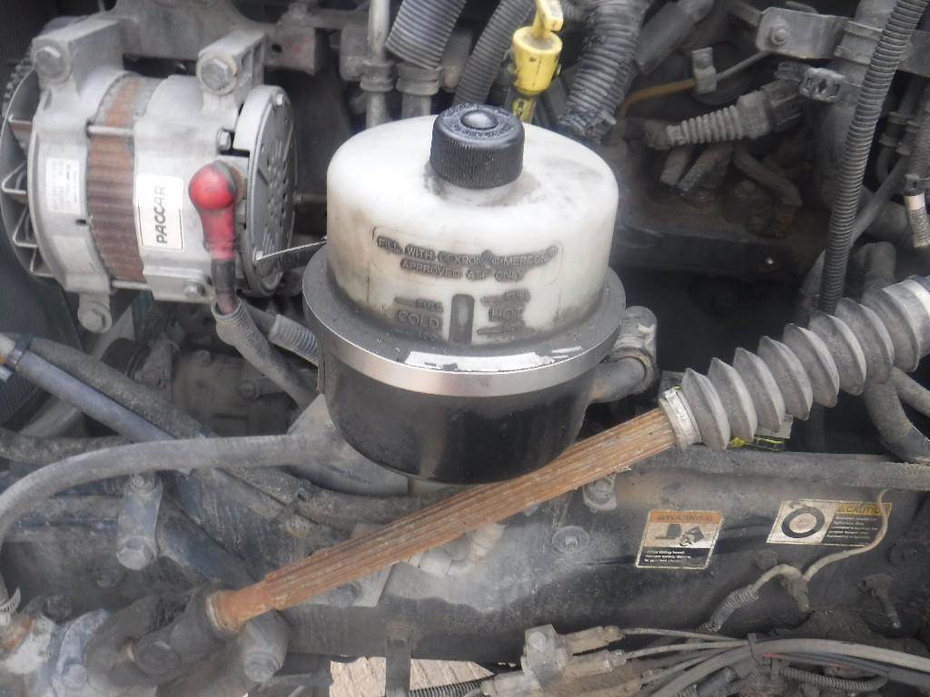 2013 Kenworth T660 / T680 Power Steering Reservoir for a Kenworth T660