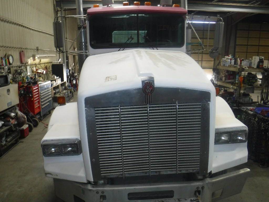 1988 Kenworth T600 / T800 Sun Visor for a Kenworth T800 For Sale