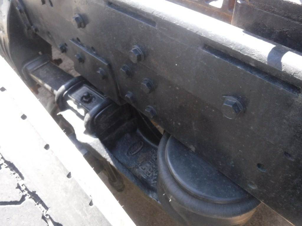 1993 Peterbilt DRIVE AXLE Left Suspension Parts for a Peterbilt 379 For