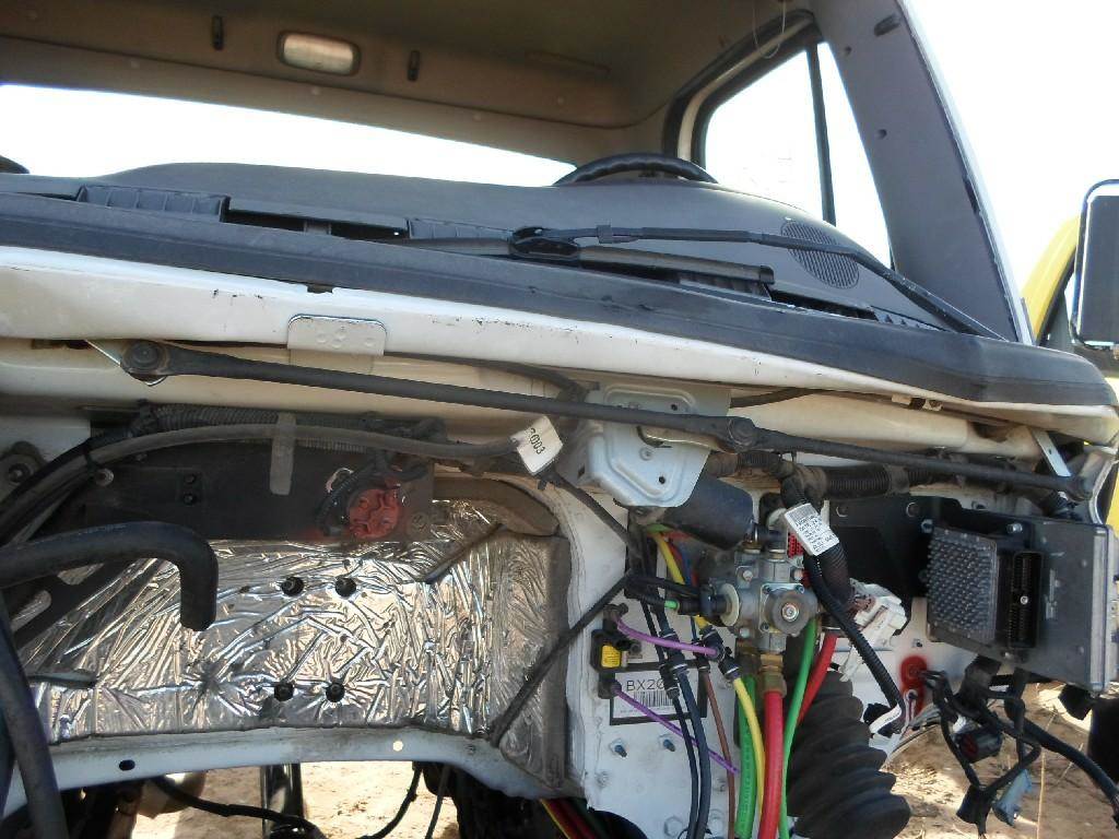 Freightliner M2 Wiper Transmission for a 2012 Freightliner M2106 For