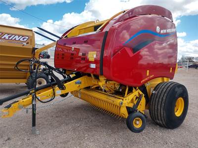 New Holland ROLL-BELT 560 Dry Manure Spreader