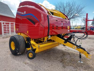 New Holland ROLL-BELT 560 Dry Manure Spreader