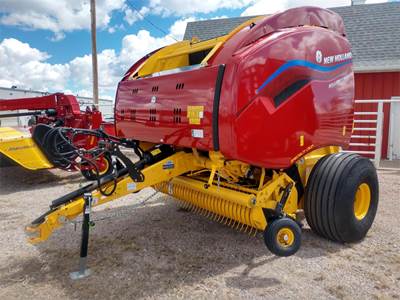 New Holland ROLL-BELT 560 Dry Manure Spreader