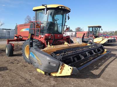 New Holland H8040 Self-Propelled Mower Conditioner/Windrower