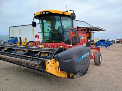 New Holland H8040 Self-Propelled Mower Conditioner/Windrower
