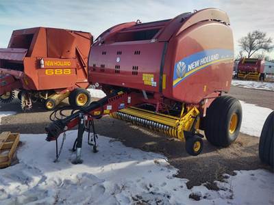 New Holland ROLL-BELT 560 Round Baler