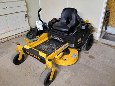 Hustler RAPTOR X 42 Zero Turn Mower