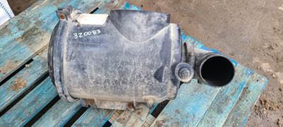 Fram Air Cleaner / Air Filter Housing Pulled From 1994 International 3800