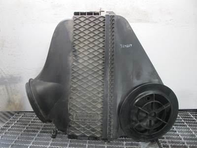 2011 Donaldson air filter housing for Freightliner Cascadia with Cummins ISX15 Diesel Engine