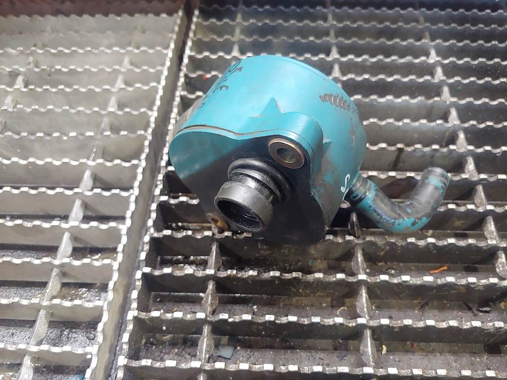 2005 International DT466E EGR Diesel Engine Crankcase Breather Part