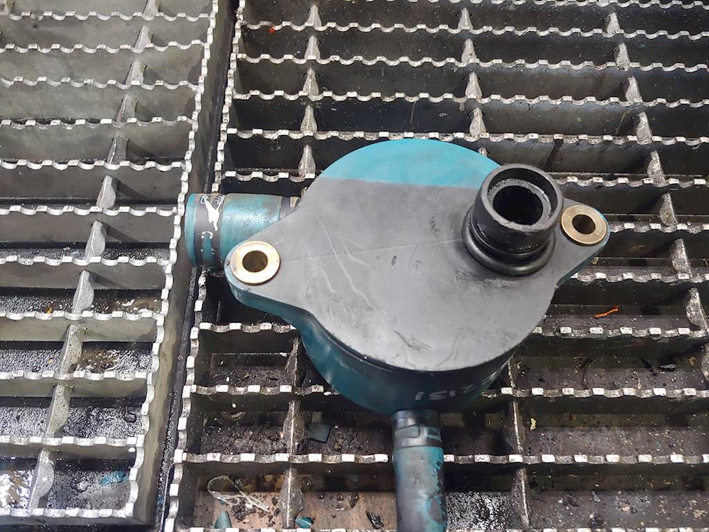 2005 International DT466E EGR Diesel Engine Crankcase Breather Part