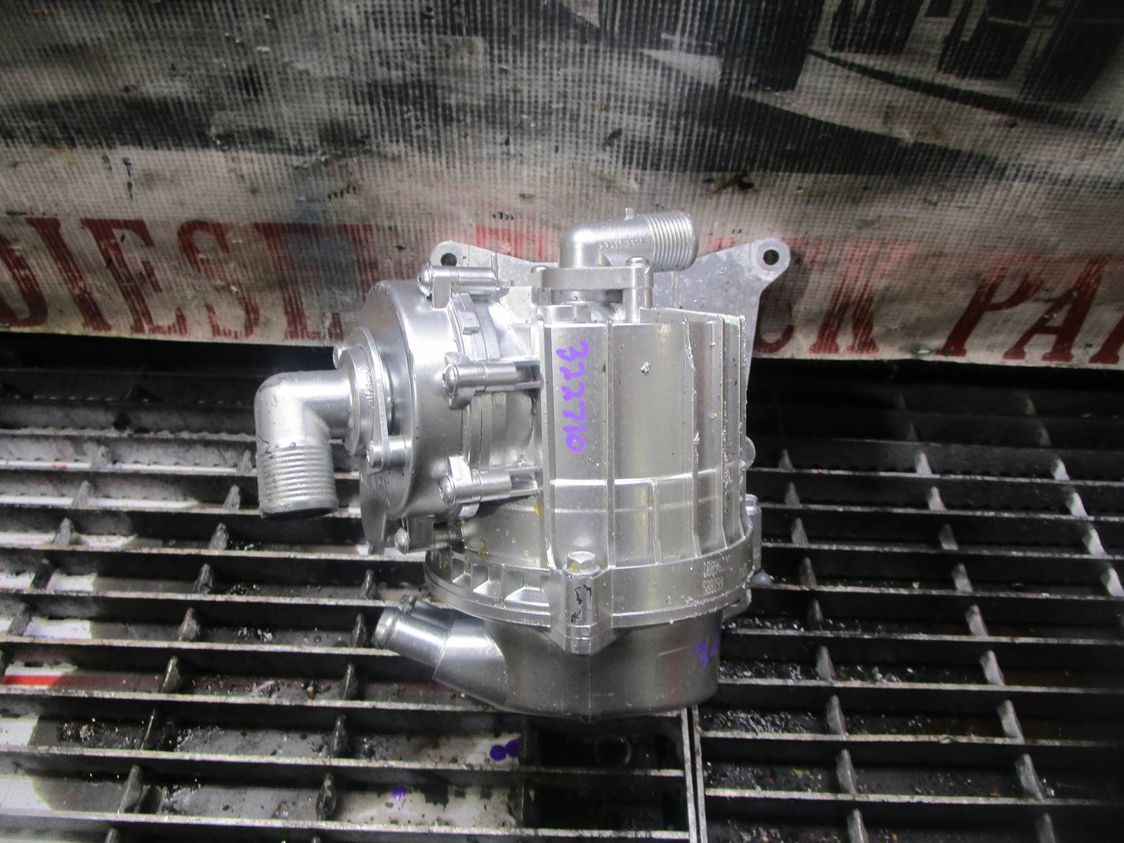 International Maxxforce DT Diesel Engine Breather Assembly and Housing