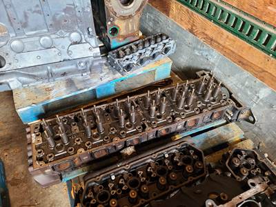 2011 Detroit Diesel DD15 Engine Cylinder Head Part # 47202