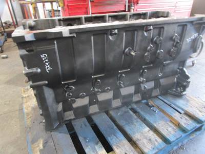 (GOOD USED) Cummins ISX Diesel Engine Block / Cylinder Block OEM-Part# 3683264