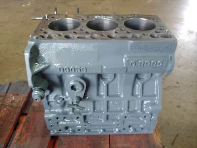 2005 KUBOTA D905 3CYL NON-TURBO DIESEL ENGINE CYLINDER BLOCK
