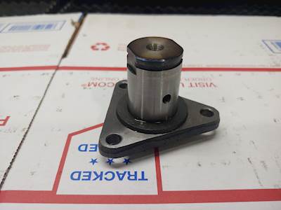 2005 KUBOTA D905 DIESEL ENGINE IDLER CAMSHAFT GEAR SUPPORT