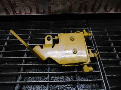 Caterpillar 3208 Diesel Engine Fuel / Water Separator Mounting Bracket OEM Part# 9N5611