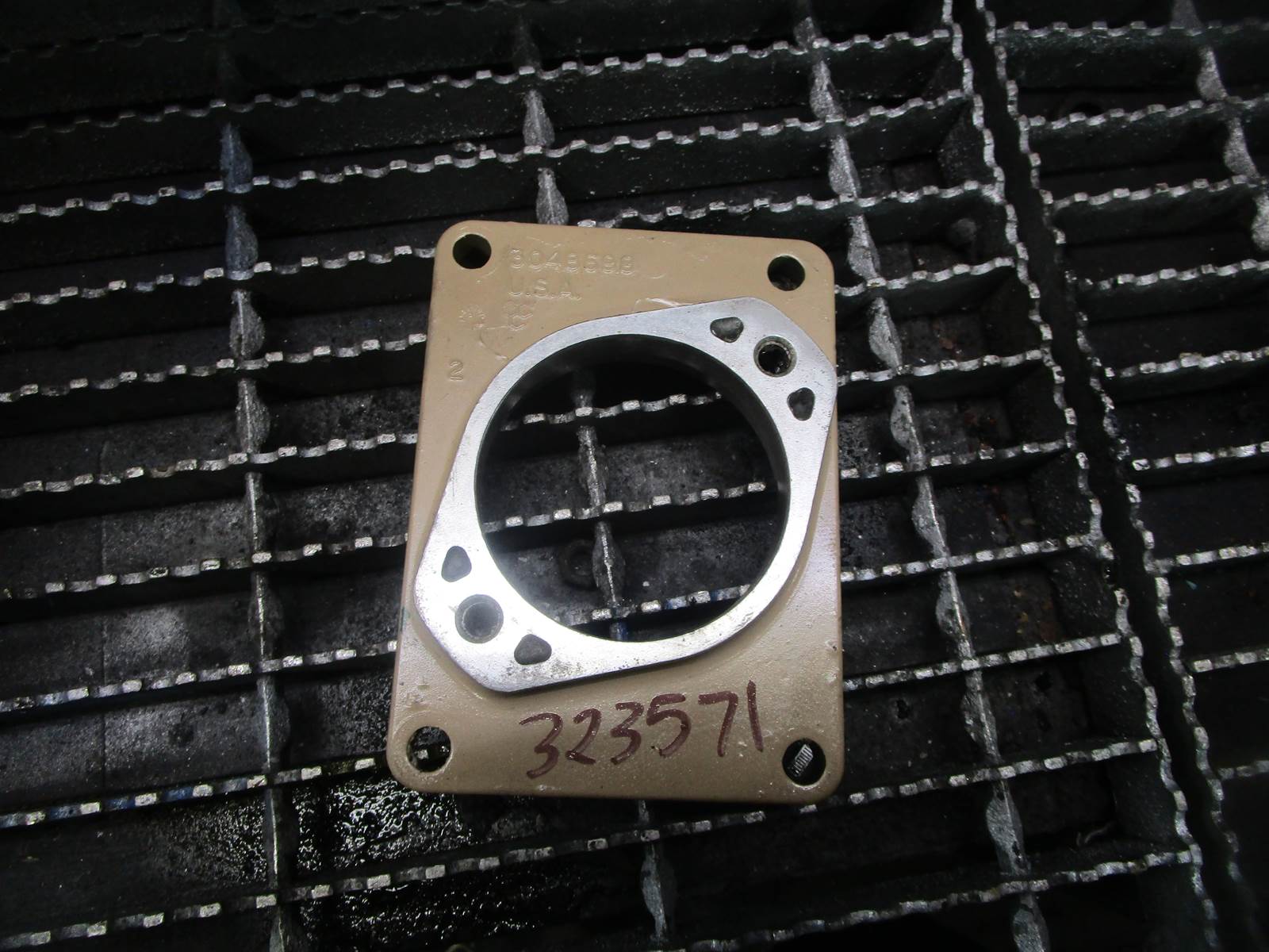 (GOOD USED) Cummins L10 Diesel Engine Hydraulic Pump Adapter Bracket